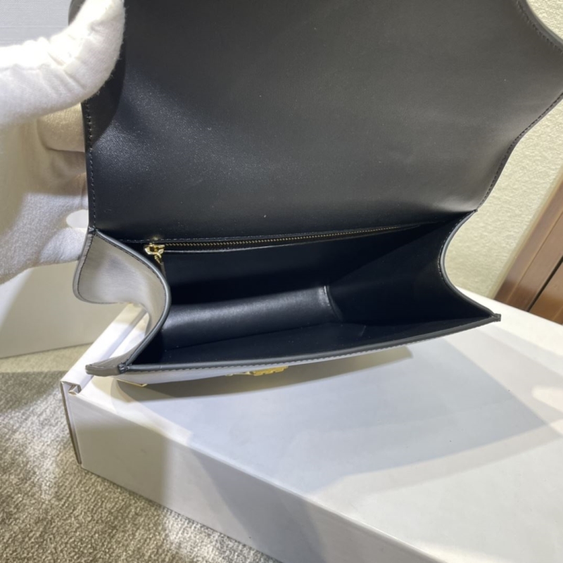 Ce1i*e triomphe bags